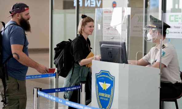 Sân bay Nội Bài cảnh báo: Đừng để lỡ chuyến bay quốc tế chỉ vì quên những thủ tục quan trọng này
