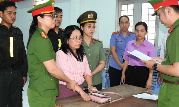 Bắt và khám xét nơi ở của cựu Giám đốc Trung tâm Văn hóa Cao Thị Ngọc Mai