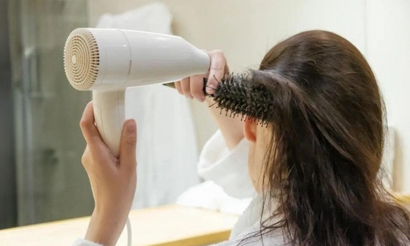 Lời khuyên đến tất cả những người hay dùng máy sấy tóc