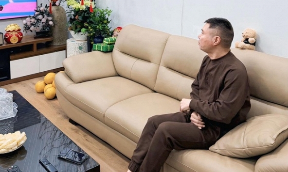 NSND Công Lý dỗi vợ, không chịu ăn cơm