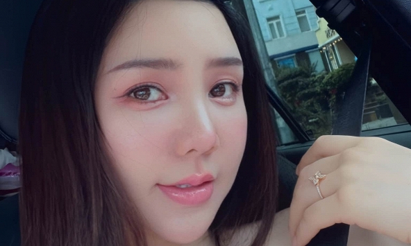 Quỳnh Kool 'dịu keo' trong bộ ảnh mới, fan khen ngợi xinh 'hết nước chấm'