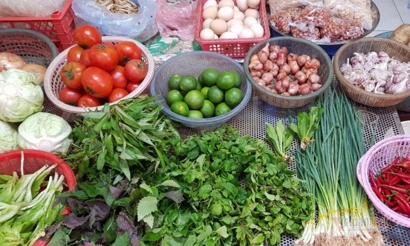 Vì sao mua đồ ở chợ hay được cho thêm?