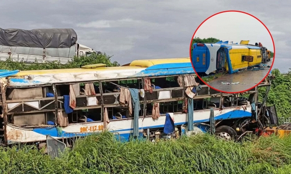 Vụ lật xe khách 4 người tử vong ở Hà Nội: Đang đi du lịch nhưng quyết định về sớm thì hàng xóm có tang