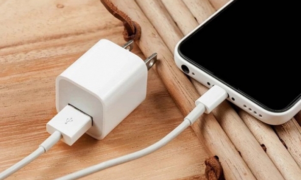 4 thói quen sạc pin tàn phá iPhone nhanh nhất