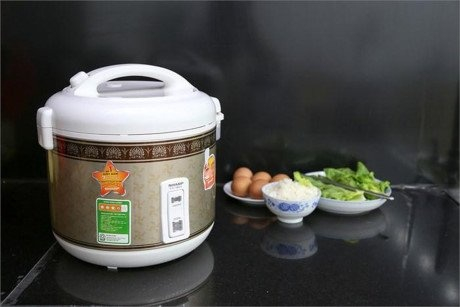 Có nên cắm nồi cơm điện 24/24 không?