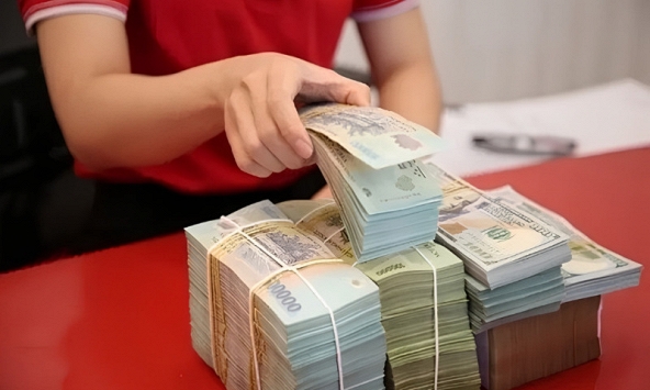 Dư 50 triệu có nên gửi ngân hàng?