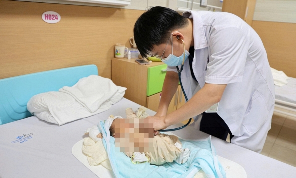 Hai bệnh viện sản - nhi phối hợp, kích hoạt phương pháp hạ thân nhiệt 'ngủ đông' 3 ngày cứu bé sơ sinh thiếu oxy não