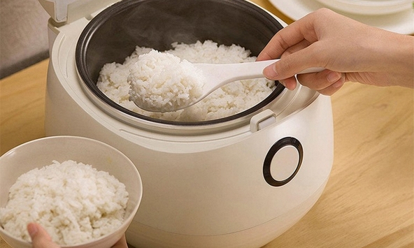 Muốn giảm cân, đừng chỉ 'cạch mặt' cơm: 5 thực phẩm quen thuộc này mới là 'thủ phạm' khiến cân nặng tăng vùn vụt
