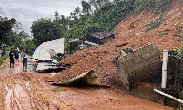 Tất cả người dân tuyệt đối không dừng lại để quay phim, chụp ảnh trong trường hợp sau
