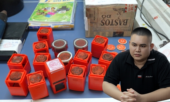 Bắt Nguyễn Hữu Chí SN 1996, khám xét nơi ở, thu nhiều con dấu, giấy tờ