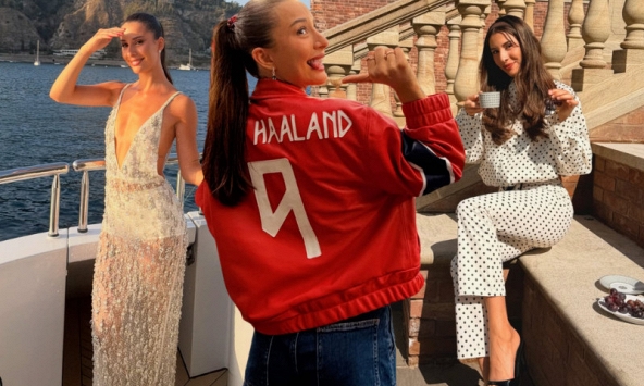 'Thanh mai trúc mã' của Erling Haaland: Không phải fashionista nhưng mặc gì cũng đẹp