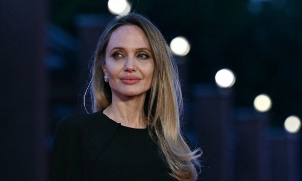 Angelina Jolie rời khỏi Mỹ, khao khát về Đông Nam Á