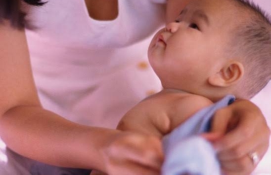 Đồ cũ có thể nhận nhưng 4 món này tuyệt đối đừng bao giờ dùng lại cho con mình