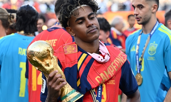 Lamine Yamal học trường nào mà có thể vừa học vừa vô địch Euro, World Cup?