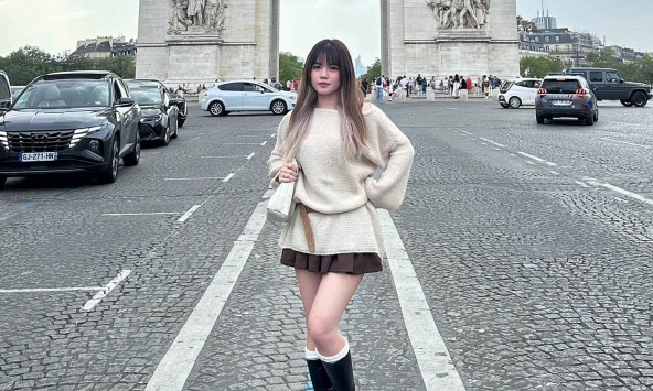 Khoe ảnh dạo chơi ở Paris, nữ game thủ Việt khiến CĐM thích thú