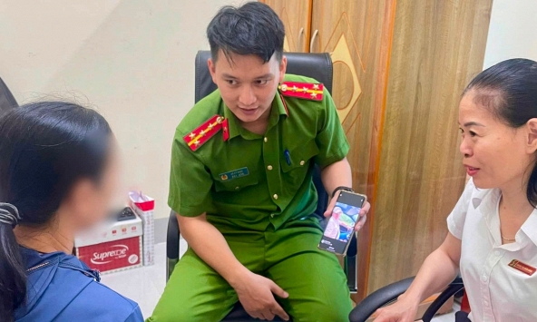 Người phụ nữ SN 1975 mang sổ đỏ đến Agribank vay 100 triệu đồng để nhận kiện hàng, Công an lập tức vào cuộc điều tra