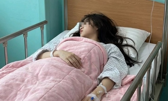 Nữ sinh 14 tuổi vừa tiểu đường vừa nhiễm trùng huyết, bố mẹ đau lòng: 'Giá như tôi đừng làm thế từ khi con 1 tuổi'