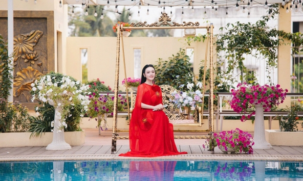Nữ tiến sĩ hiếm hoi của showbiz Việt ở biệt thự rộng 1.000m² đẹp như resort, sống viên mãn bên chồng Viện trưởng