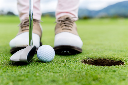 Cách chọn bóng golf phù hợp người chơi và chất lượng cao