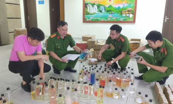 Khám xét khẩn cấp 7 địa điểm trong chuyên án 'khủng', bắt vợ chồng Nguyễn Quỳnh Trang - Mai Minh Đức