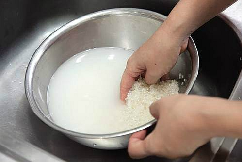 Có nên vo gạo nhiều lần không?
