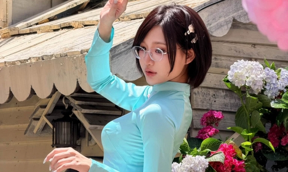 Diện áo dài trong bộ ảnh mới, nữ coser ngoại quốc 'ghi điểm' tuyệt đối trong mắt fan Việt
