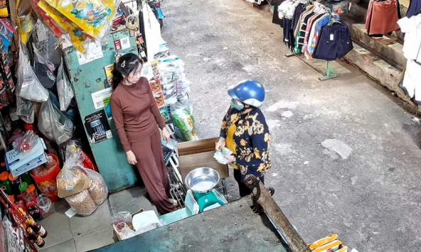 TP.HCM: Quay lại trả nợ sau nhiều năm, người phụ nữ sững sờ trước câu nói của con gái chủ nợ