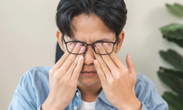 Choáng: Người đàn ông có hàng nghìn con rận ở mi mắt, bác sĩ chỉ ra nguyên nhân nhiều người mắc phải