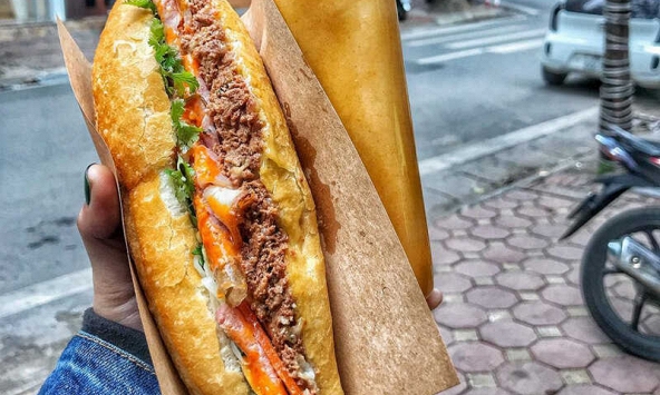 Nóng: Cửa hàng bánh mì nổi tiếng bị phạt 14 triệu đồng vì vi phạm hàng loạt quy định an toàn thực phẩm