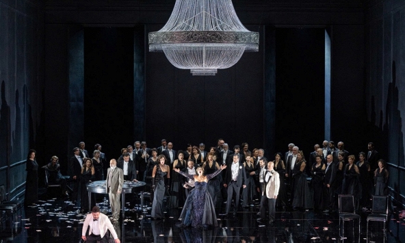 Dàn nghệ sĩ Italy đưa kiệt tác opera 'La Traviata' tới Hà Nội: Chiếc đèn chùm khổng lồ rộng 4m, cao 5m phủ kín sân khấu gây chú ý