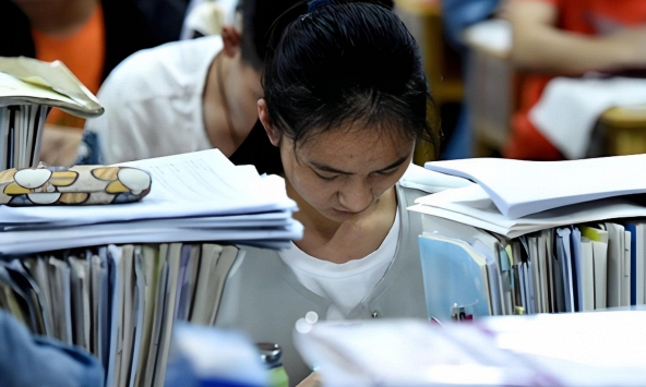 Giáo viên lâu năm chỉ ra: Trẻ có đỗ được đại học top đầu hay không, dấu hiệu đã được tiết lộ ngay từ cấp 1