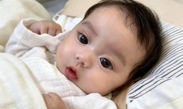 4 đặc điểm 'xấu lạ' lúc mới sinh lại là dấu hiệu em bé của mẹ càng lớn lại càng xinh