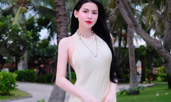 Chán 'TikTok', Hà Linh khoe dáng táo bạo khiến CĐM sửng sốt