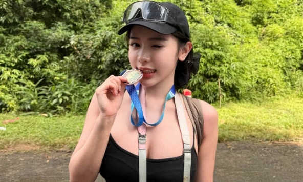 Hot girl 2k1 đình đám năm nào ngày càng quyến rũ, khiến CĐM không nhận ra trong bộ ảnh mới