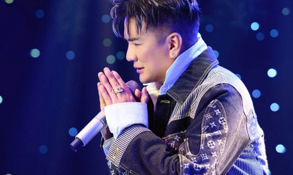 Nửa đêm, Đàm Vĩnh Hưng bất ngờ thông báo đặc biệt liên quan đến quán cà phê ở đường Ngô Thời Nhiệm vừa khai trương được 10 ngày