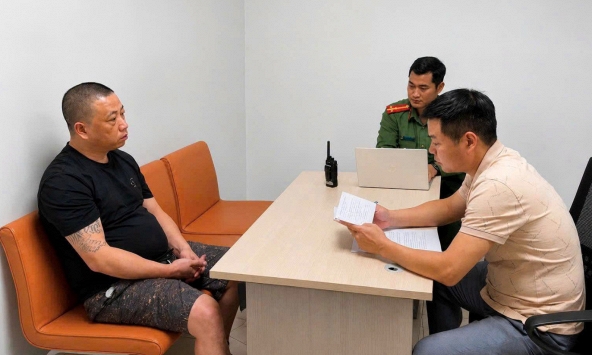 10 ngày trước, một hành khách mang hộ chiếu Trung Quốc bị chặn lại ở cửa khẩu sân bay Nội Bài