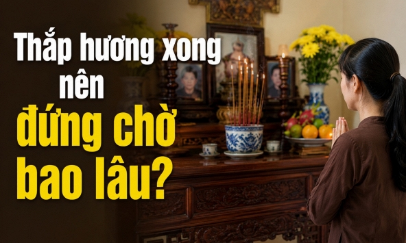 Thắp hương xong nên đứng chờ hay đi làm việc khác?