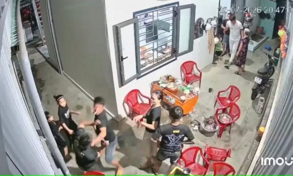 Đến nhà bạn nhậu, người đàn ông bị đánh nhập viện: Vợ đăng clip 9 phút lên mạng xã hội tiết lộ quá khứ