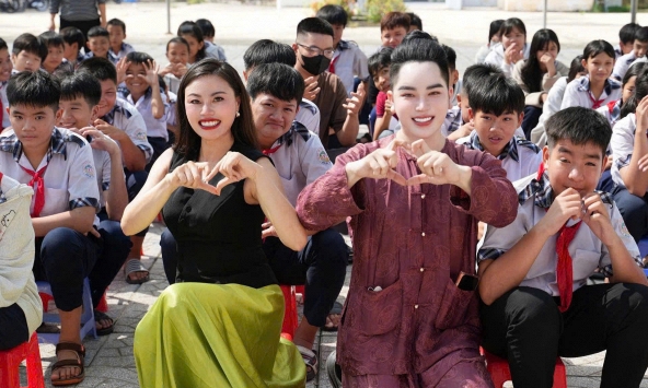 Hoa hậu Điện ảnh Dạ Minh Châu tất bật trên hành trình lan tỏa yêu thương