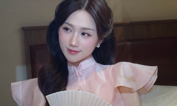 Hóa 'nàng thơ', MC Linh Nắng 'gây mê' anh em game thủ trong bộ ảnh mới