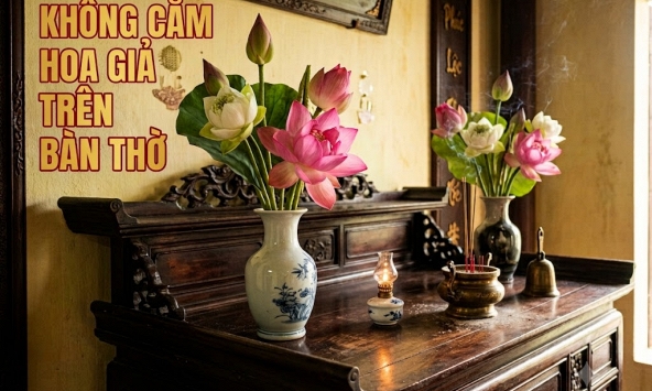 Vì sao không nên cắm hoa giả trên bàn thờ?