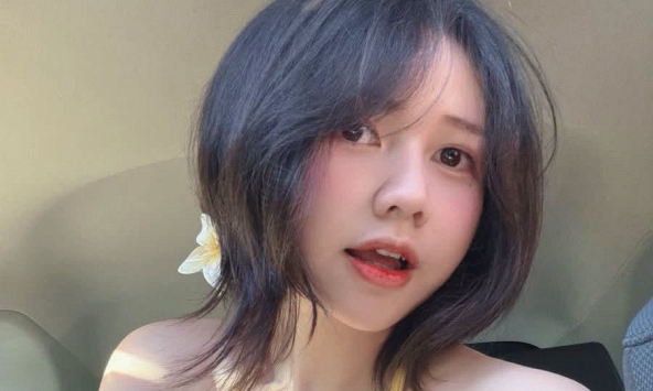 Xả ảnh cũ đón hè, Arisa Nguyễn 'lười cosplay' mà xinh đẹp thế này thì anh em game thủ không thể giận lâu được