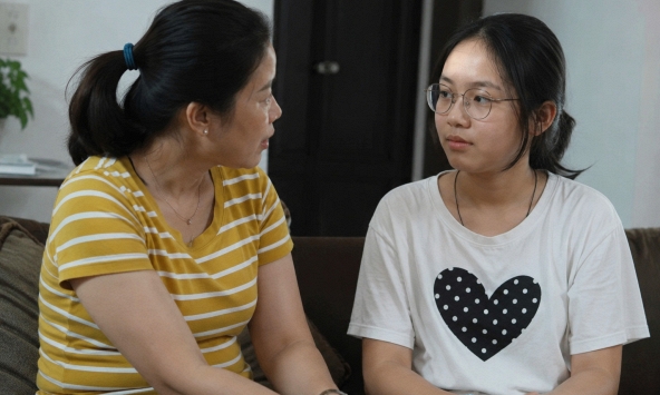 Bảng cam kết lúc nửa đêm giữa mẹ và con gái gây chú ý: 1 chi tiết 'lạ' khiến nhiều người can ngăn