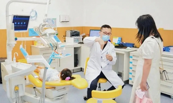 Con mới 3 tuổi đã hỏng 16/20 chiếc răng: Bác sĩ cảnh báo, răng sữa không phải 'đồ xài tạm'