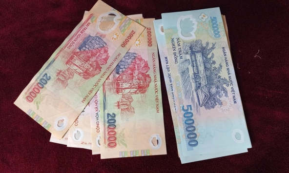 Dọn vệ sinh trên tàu, phát hiện cọc tiền 78 tờ đủ mệnh giá từ 2.000-500.000 đồng  