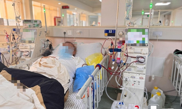 Người đàn ông mắc suy thận giai đoạn cuối khóc trong hối hận: 'Giá như 6 tháng trước tôi đừng xem nhẹ 1 cảm giác ở chân'