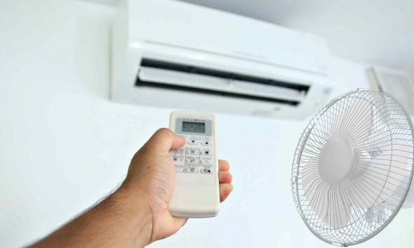 Suốt đêm bật điều hòa 26°C + bật quạt có tốt không?