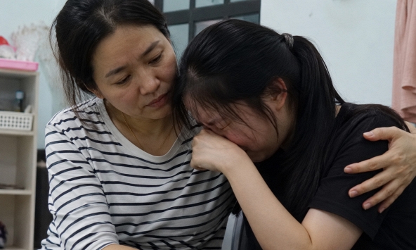Con gái bị bạn cùng lớp bôi nhọ và màn phản đòn bất ngờ của người mẹ: Cha mẹ kiểu này là chỗ dựa lớn nhất đời con