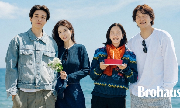 Gong Yoo và Lee Dong Wook: U50 chưa lấy vợ cũng chưa chịu già, có bí mật nào không?
