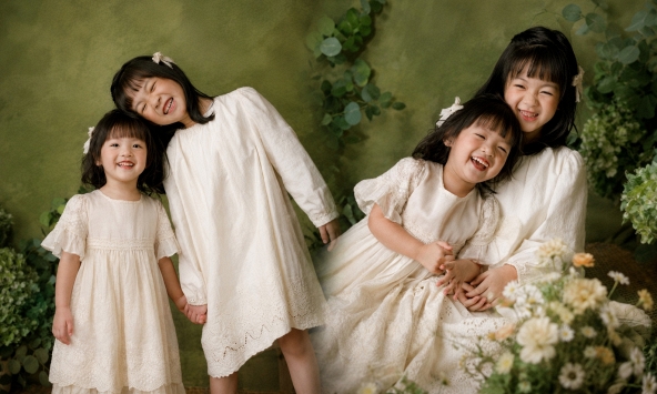 Hai con gái của Trương Mỹ Nhân 'tan chảy' với loạt biểu cảm đáng yêu, câu nhắn của mẹ chạm đến trái tim nhiều người khi Bona tròn 6 tuổi